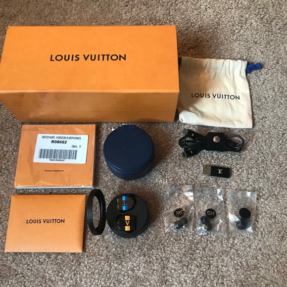 Louis Vuitton Other - Louis Vuitton horizon stripes ear phones